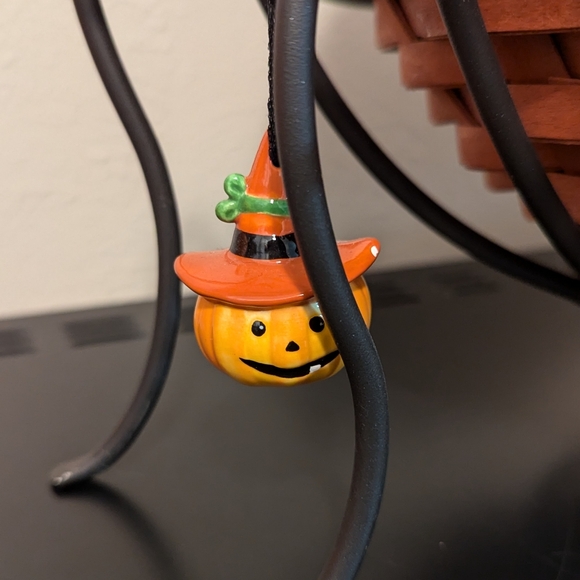 Vintage Y2K Longaberger Handmade Halloween Basket with Spider Stand - Picture 3 of 12